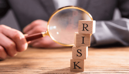 What are the 5 main risk types that face businesses