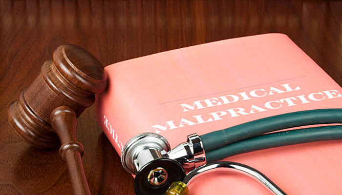 5 Signs Of Medical Malpractice And How Hiring A Lawyer Can Help